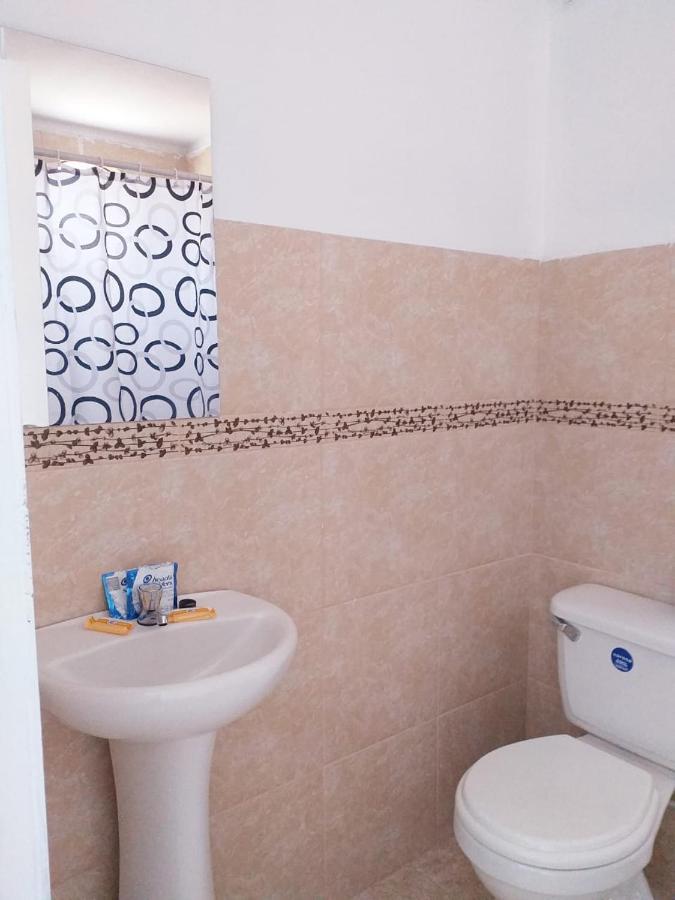 Hospedaje La Ola Azul Puerto Chicama Ngoại thất bức ảnh